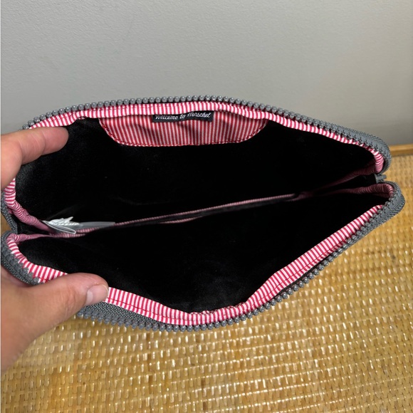Herschel Anchor Sleeve, Raven Crosshatch case/bag NWT - Picture 4 of 5